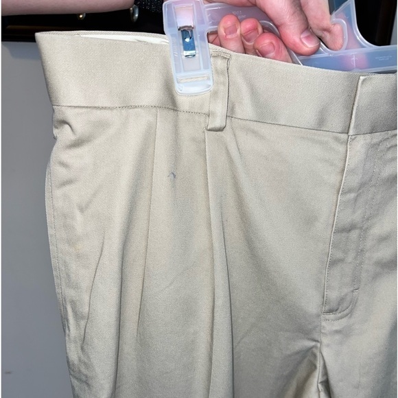 LL Bean Men's Wrinkle-Free Double L Chinos Standard Fit Pleated Size 34 - Picture 3 of 6
